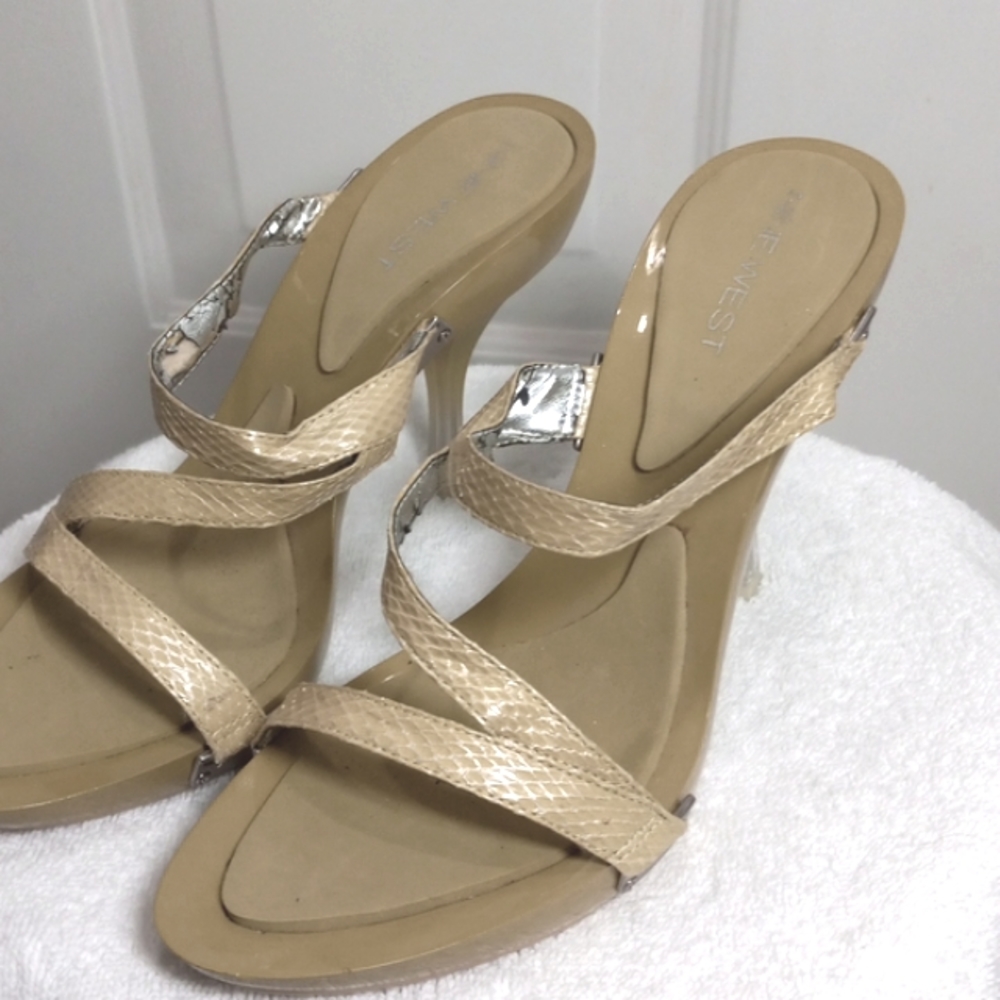 Nine West Lime/beige Green Sz 8 M--4" heels, leather upper